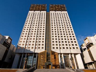 вход в здание Российской академии наук на Ленинском проспекте